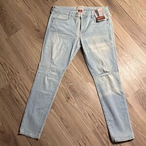 NWT Arizona Light Wash Jeans